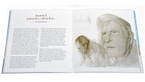 Imatges de les pàgines interiors del llibre 'Barcelona mar viva' amb el dibuix del retrat de pescadors