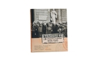 Imatge de la coberta del llibre 'Barcelona en postguerra' on es veu una fotografia amb el general Franco a la ciutat de Barcelona