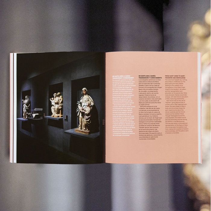 Imatge de les pàgines interiors del llibre 'Dones de paraula'