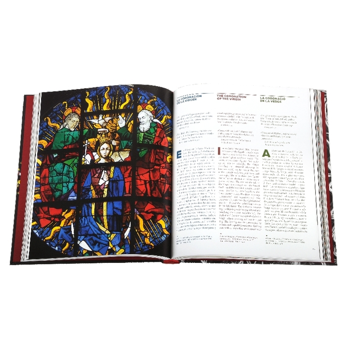 Imatge de les pàgines interiors del llibre 'Barcelona Gòtica', on es veu una fotografia de la Coroncació de la Verge, rosassa de Santa Maria del Mar
