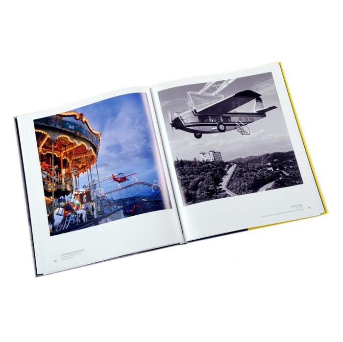 Imatge de les pàgines interiors del llibre 'Barcelona vista pels grans fotògrafs'