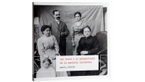 Imatge de la coberta del llibre 'Les Corts i la preservació de la memòria història' on es veu una foto en blanc i negre d'una família