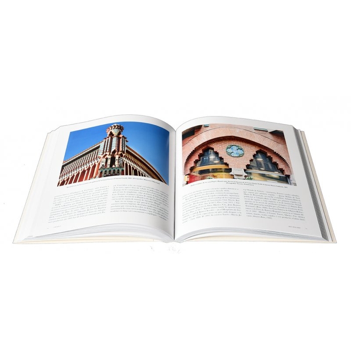 Imatge de les pàgines interiors del llibre 'Les arts aplicades a Barcelona'