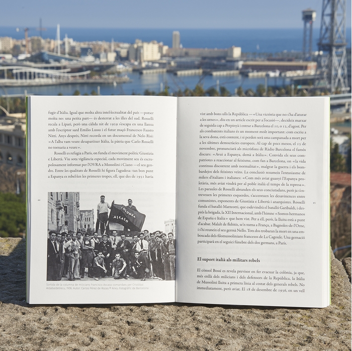 Imatge de les pàgines interiors del llibre 'Solare, notturna e sonora'