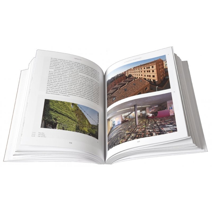 Imatge de les pàgines interiors del llibre 'Barcelona Singular'