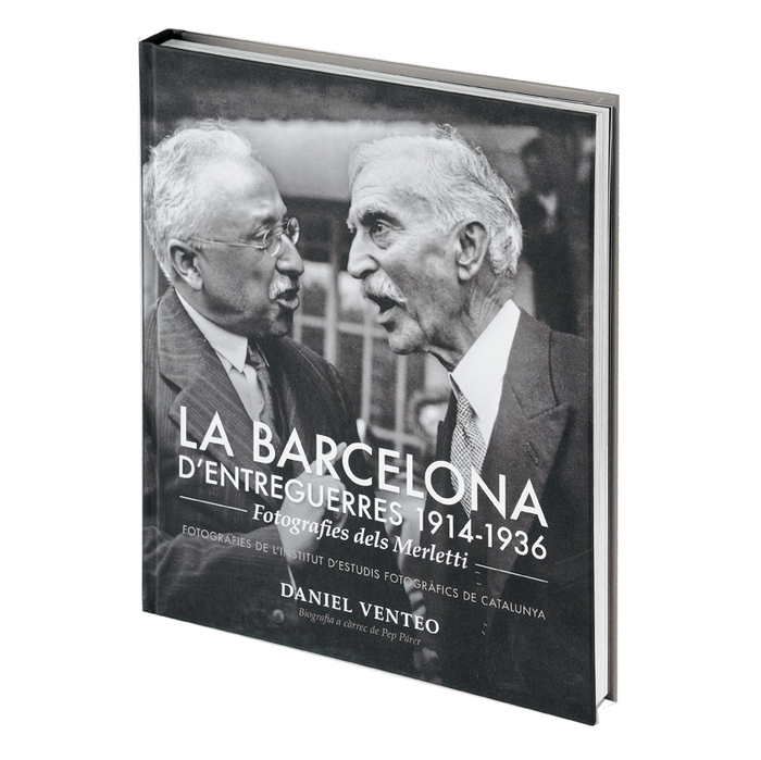 Imatge de la coberta del llibre 'Barcelona d'entreguerres 1914-1936' on es veu el president Macià en una fotografia en blanc i negre dels Merletti