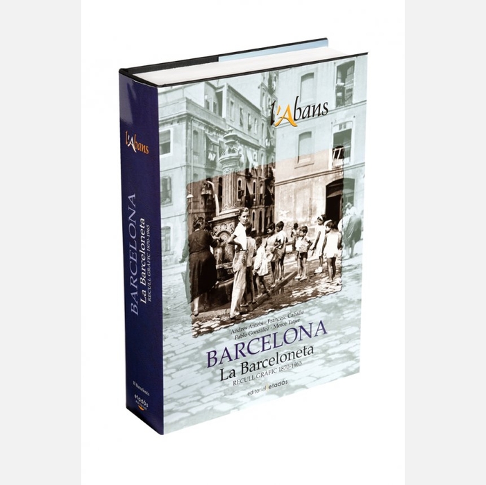 Imatge de la coberta del llibre 'L'Abans de la Barceloneta' on es veu una fotografia de la dècada de 1940 d'una font entre el carrer de Sant Carles i el carrer de Sòria