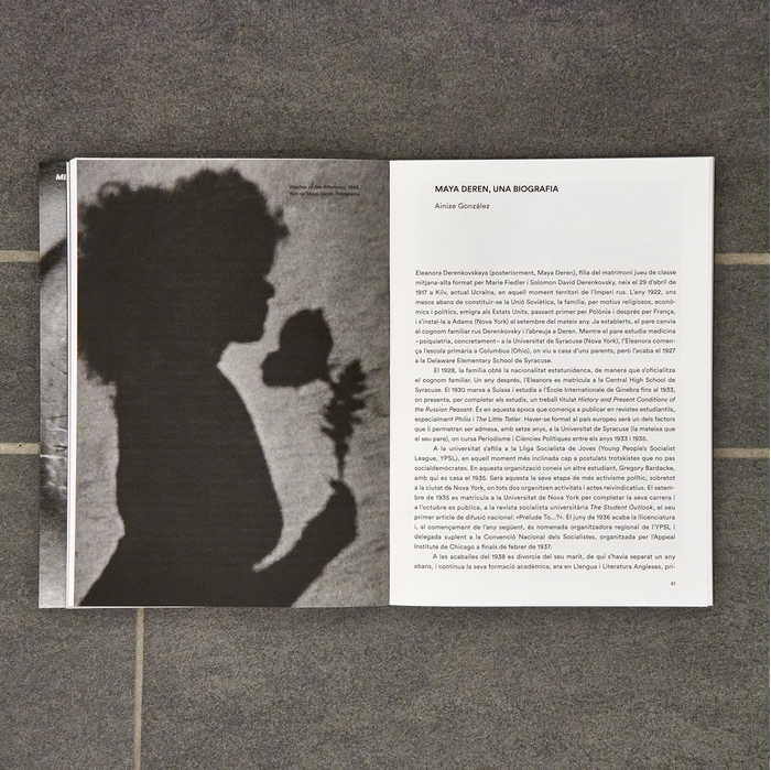 Imatge de les pàgines interiors del llibre 'Maya Deren'