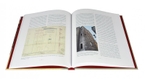 Imatge de les pàgines interiors del llibre 'La Casa de l'Ardiaca de Barcelona'