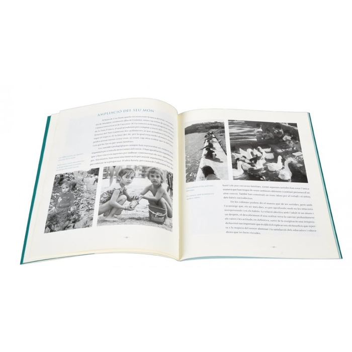 Imatge de les pàgines interiors del llibre 'Avillar Chavorros'